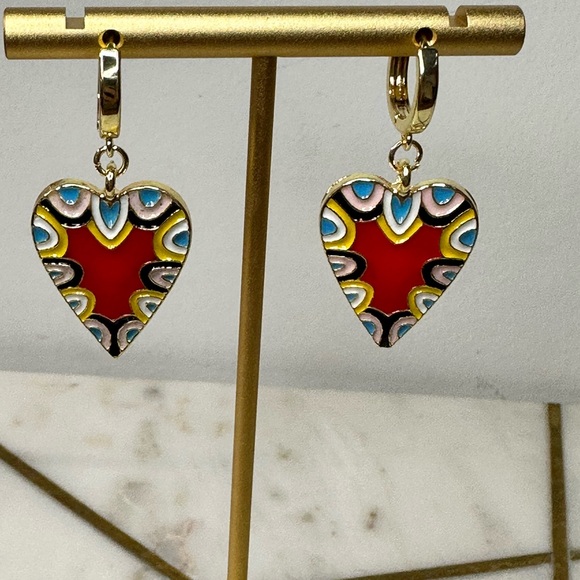 Heart shaped red and black white enamel drop earrings - Picture 4 of 5